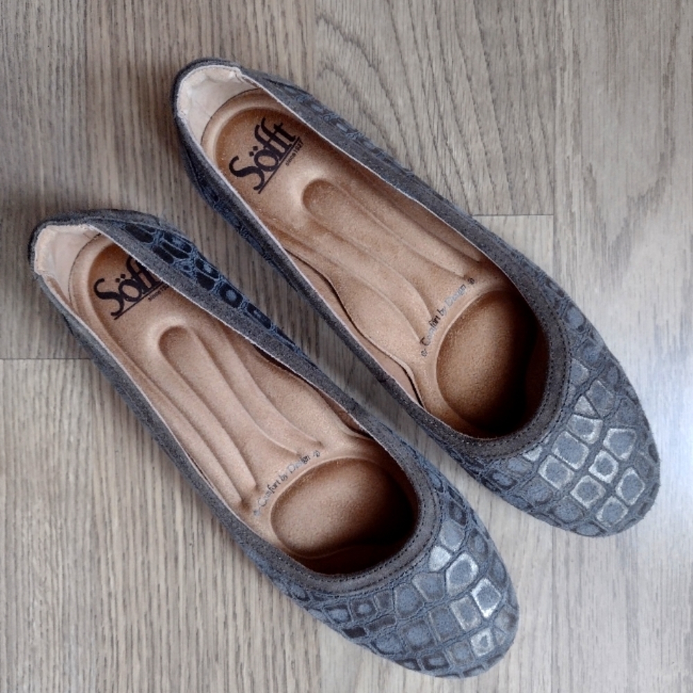 Sofft gray suede crocodile patterned flats